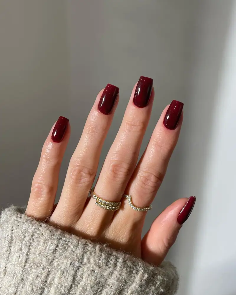 15 ideas de uñas burdeos elegantes que serán tendencia en 2025