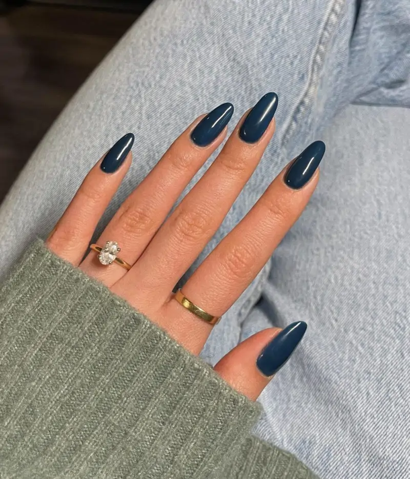 Uñas azul índigo