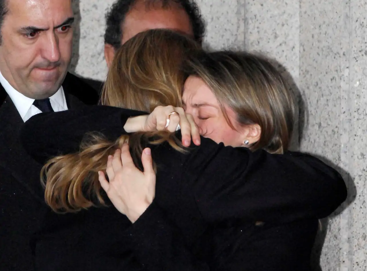 Abrazo Letizia y Cristina