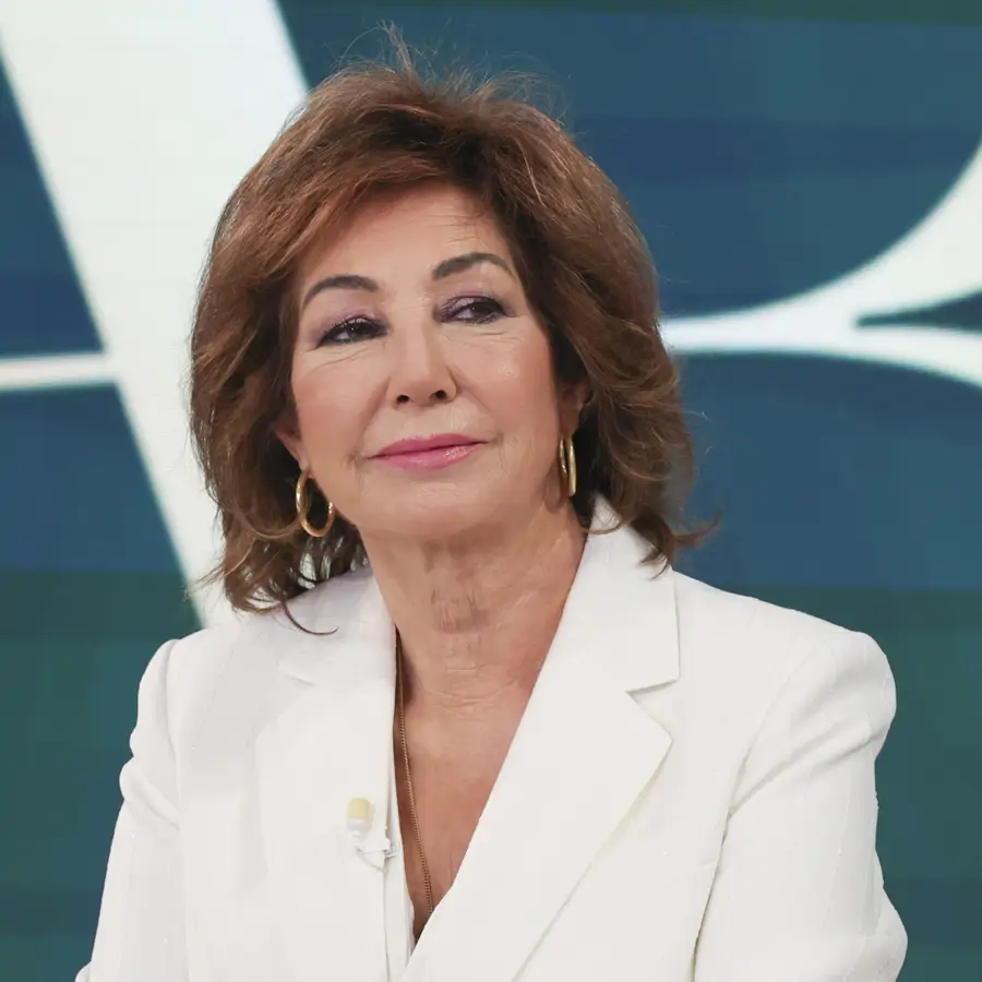 Ana Rosa cautiva con el "total look" en color vitamina y efecto tipazo que más revitaliza a los 60