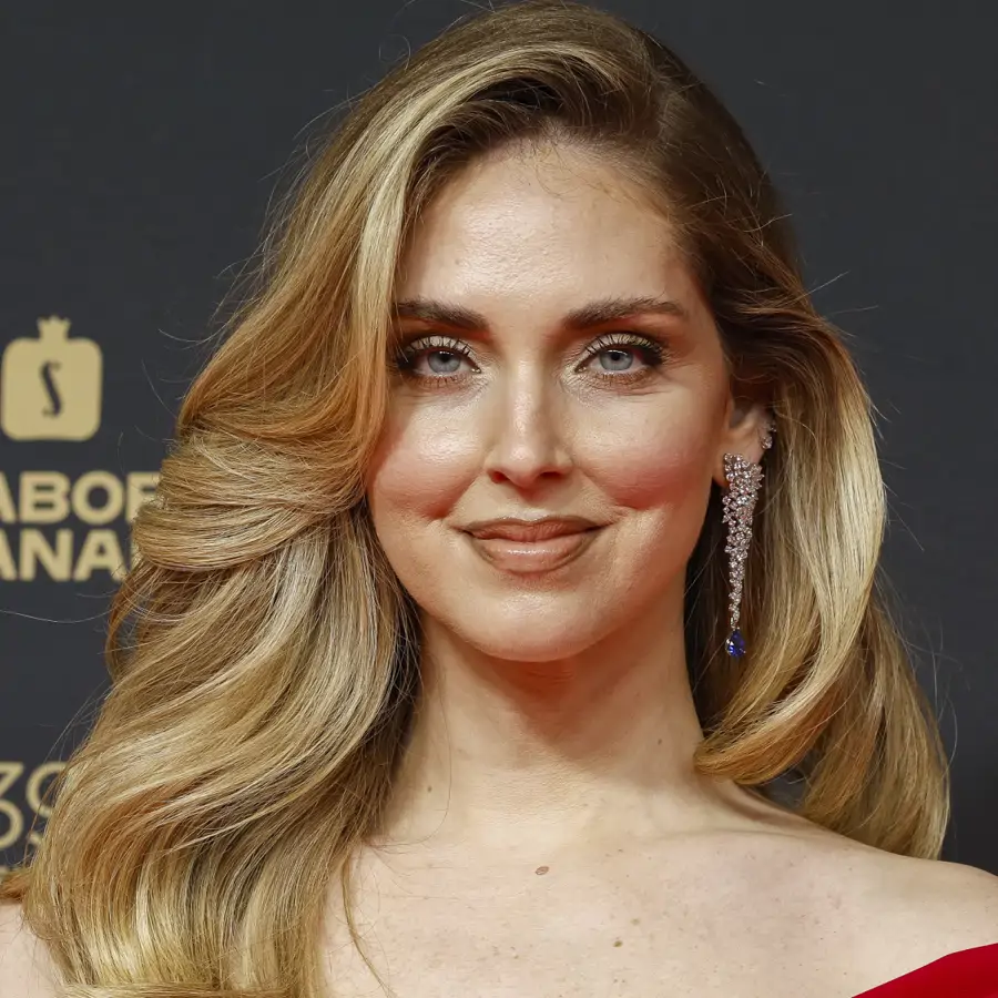 Del vestido rojo pasión de Chiara Ferragni al diseño bicolor de tul de Aitana Sánchez-Gijón: los mejores y peores looks de la alfombra roja de los Premios Goya 2025