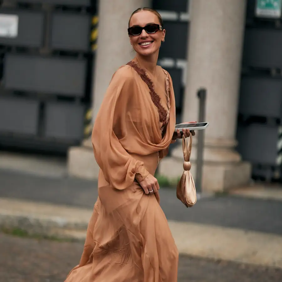 Los vestidos boho de Sfera más elegantes y holgaditos para llevar con botines o alpargatas en primavera 2025