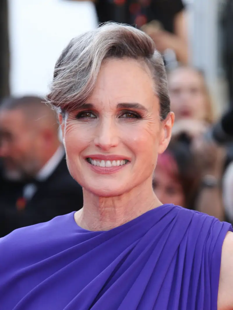 famosas con canas andie macdowell