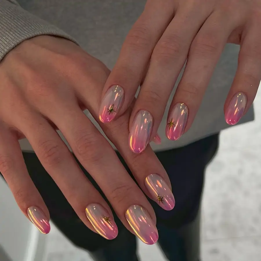 Adiós, manicura francesa: las uñas Chrombré son la nueva versión que arrasará en esta primavera 2025