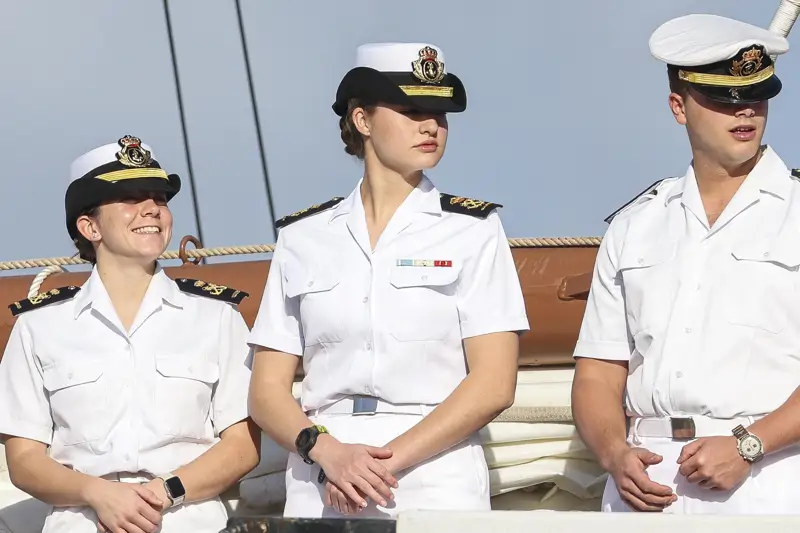 Leonor en Elcano con su reloj