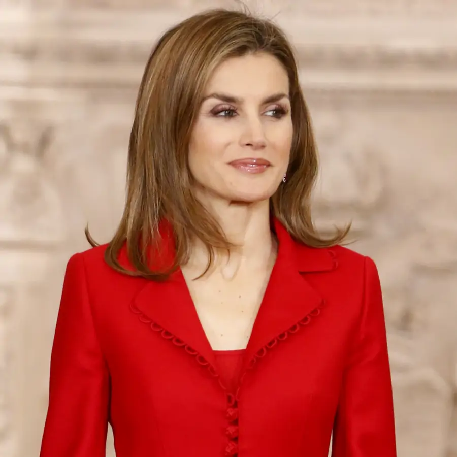 Un experto en patronaje analiza el vestido de Letizia más favorecedor: "El tejido y el color son adecuados, ideales para un evento de día"