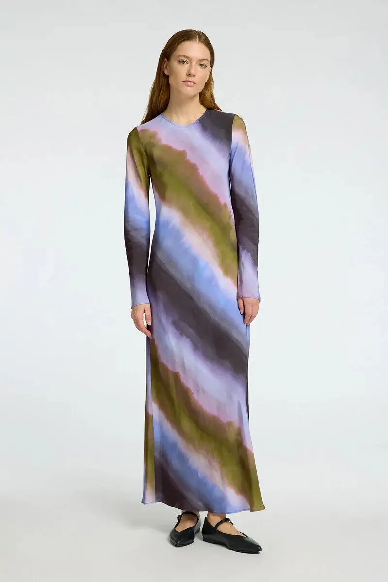 Vestido de fiesta de CortefielMidi Tie Dye confeccionado con viscosa