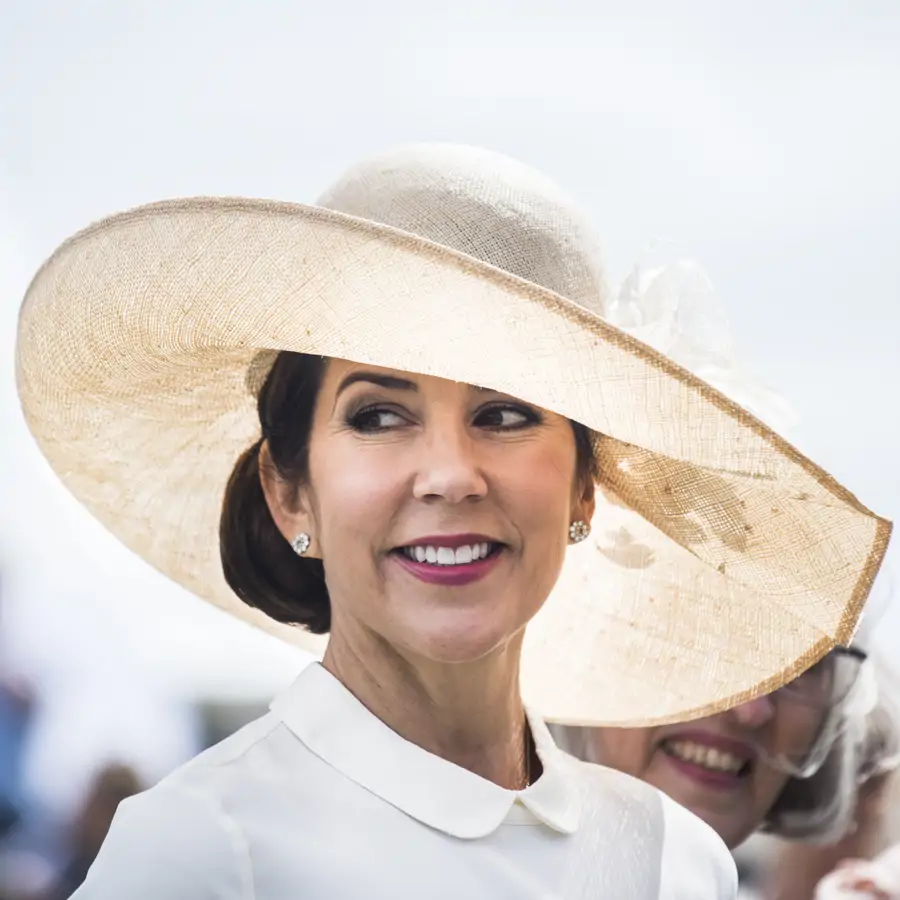 El color de uñas de Mary de Dinamarca es el más elegante para estrenar la primavera: el tono tierra más sofisticado y en tendencia