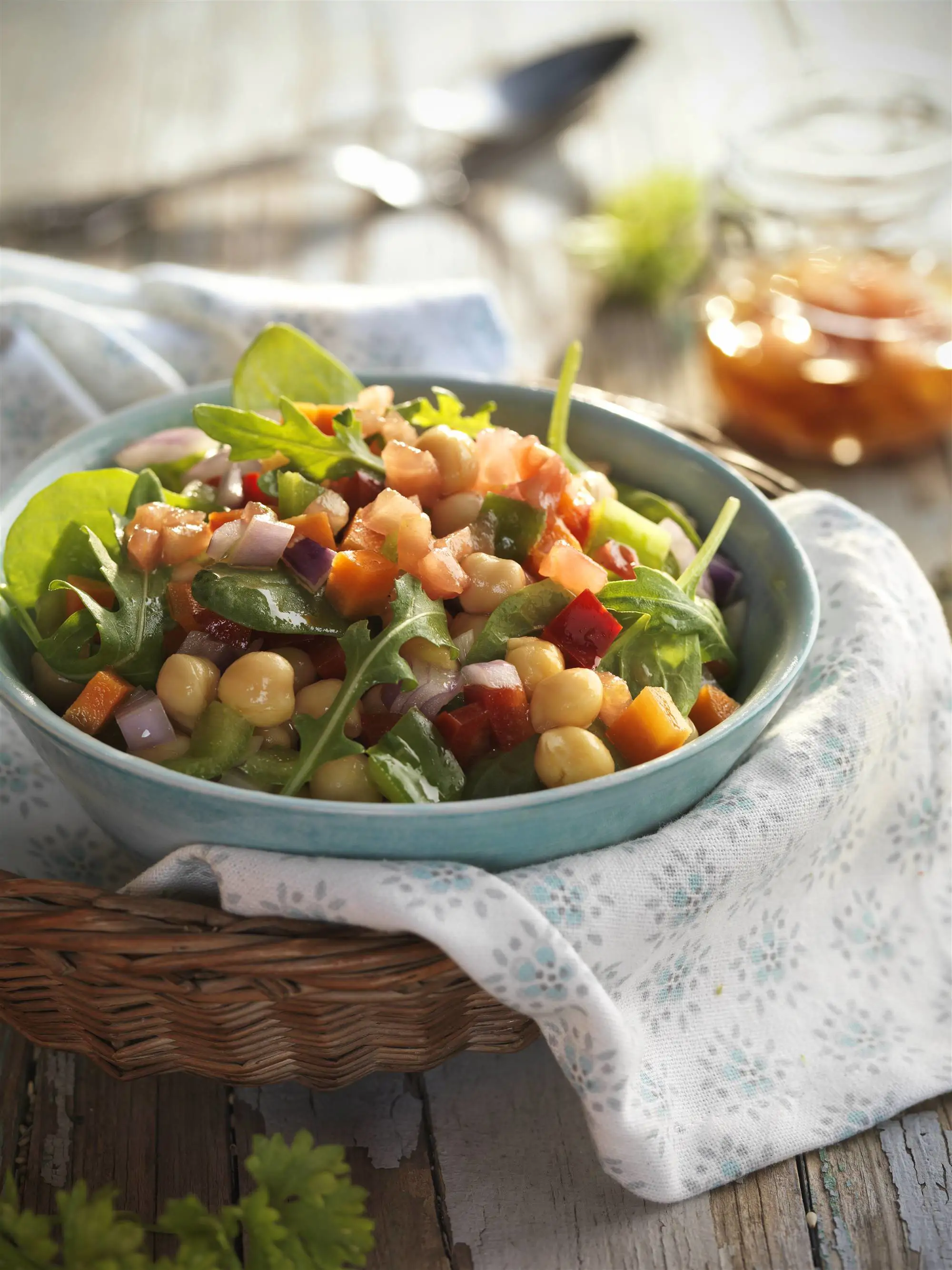 ensaladas de legumbres Ensalada de garbanzos con vinagreta de tomate