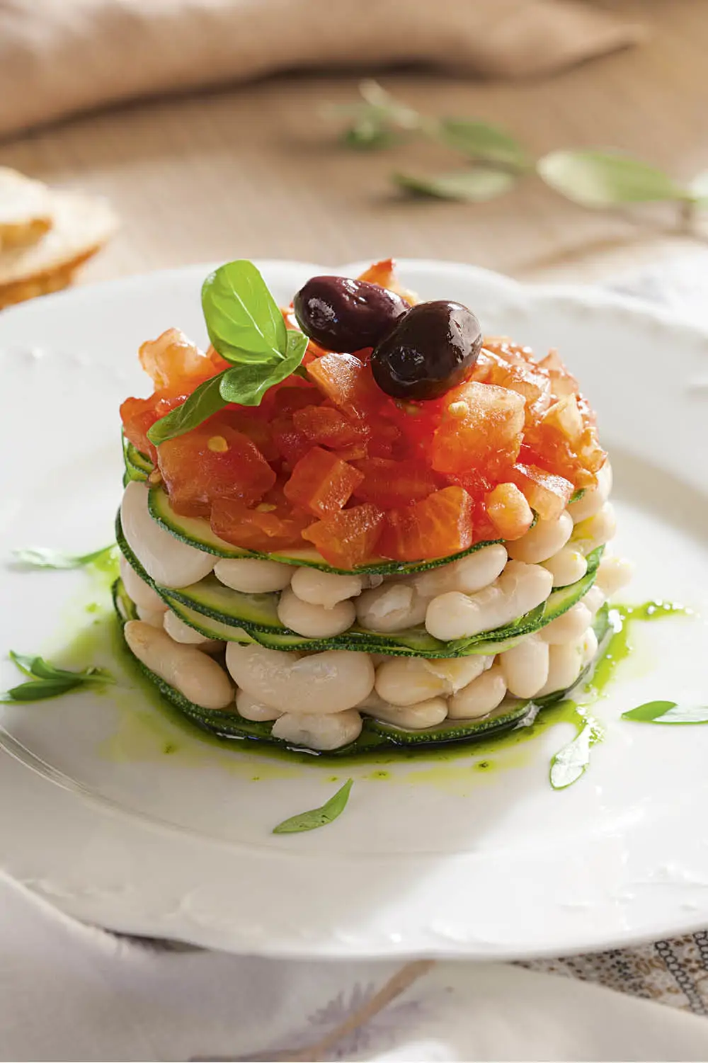 ensaladas de legumbres timbal de calabacin judias blancas y tomate