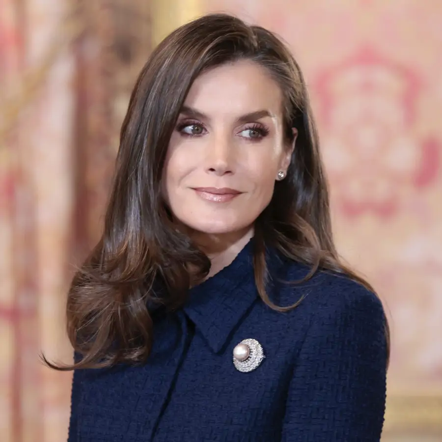 Este es el broche favorito de la reina Letizia: diamantes, perlas y el preferido de la abuela de su marido Felipe