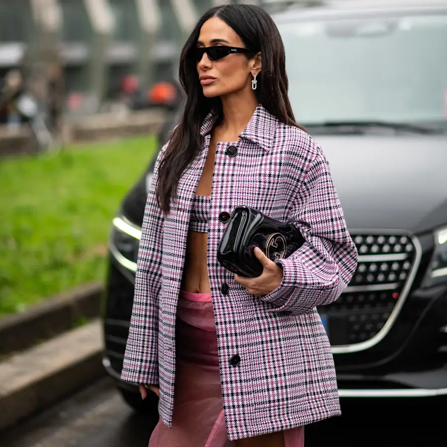 Si tuviera que pintarme las uñas en marzo, elegiría uno de estos colores vistos en el street style de las Semanas de la Moda