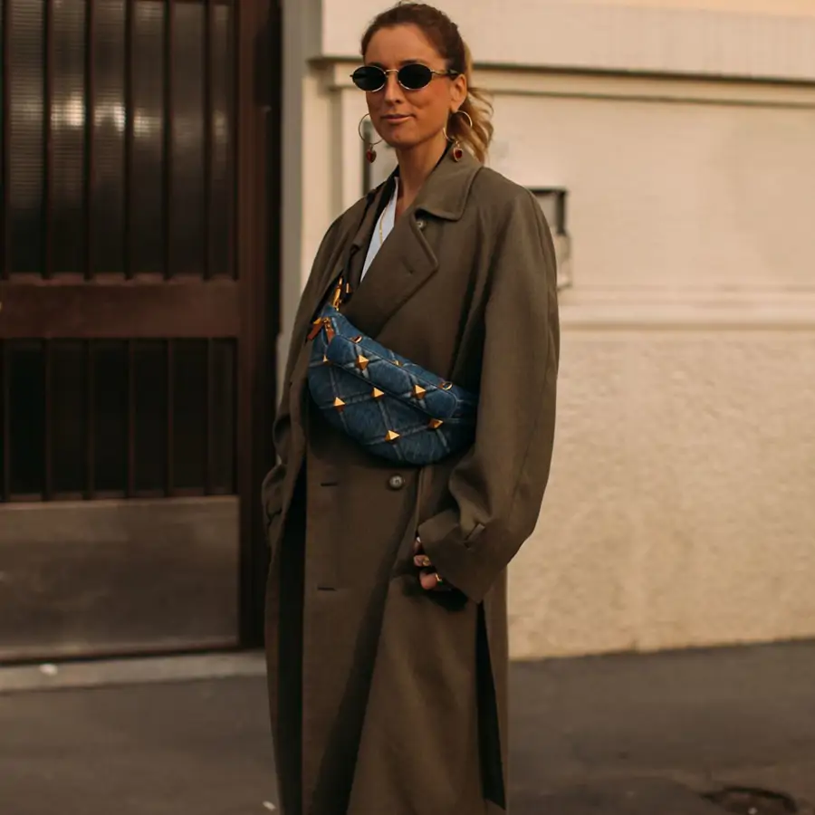 Adiós, gabardinas tradicionales: Lefties tiene la alternativa en tendencia por menos de 30€ más elegante y versátil para primavera