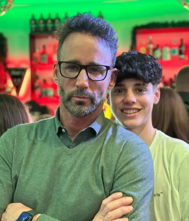 Álvaro Escassi y su hijo