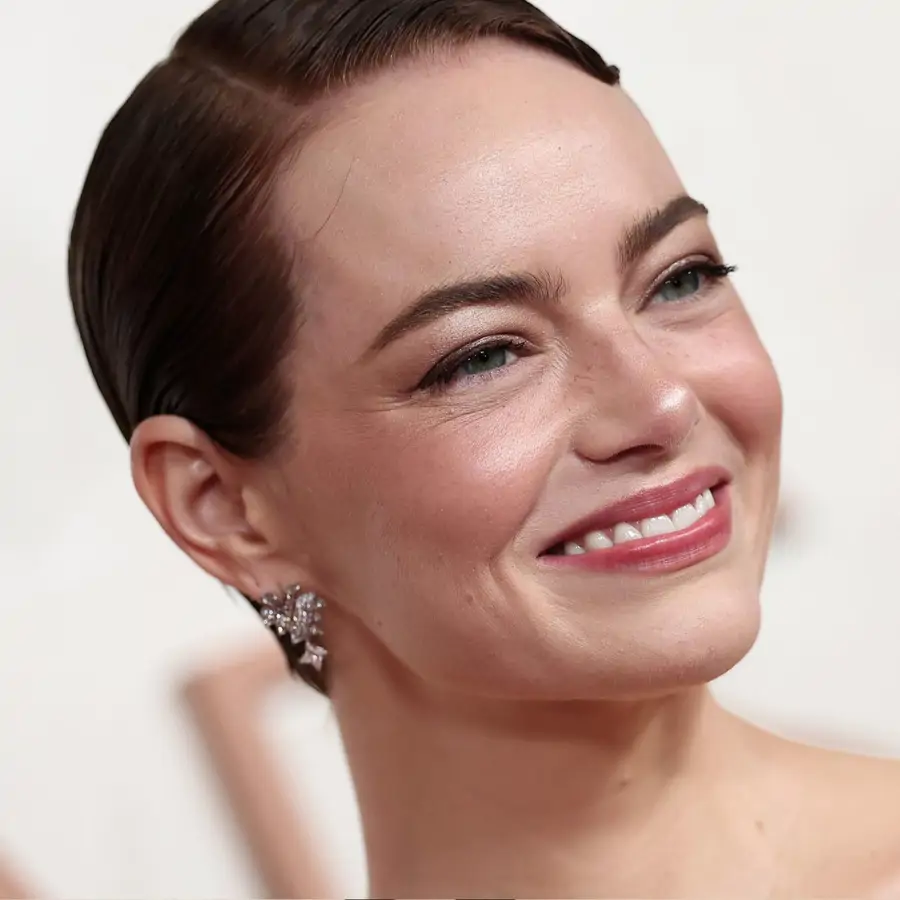 Si tienes 50, parecerás de 30: el corte pixie que Emma Stone ha llevado en los Oscar 2025 es el más rejuvenecedor