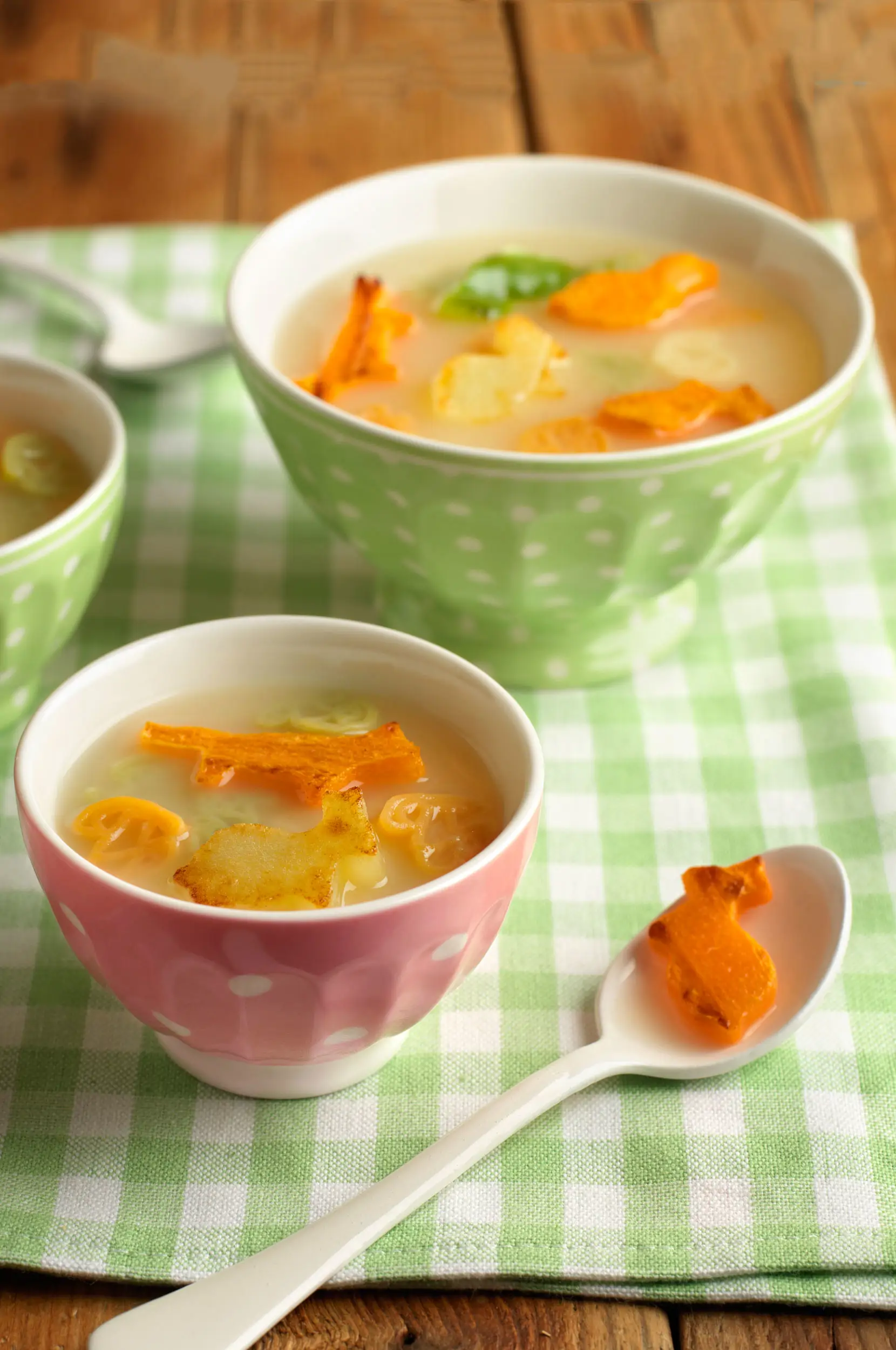 recetas con apio Caldo de apio, alcachofa y zanahoria