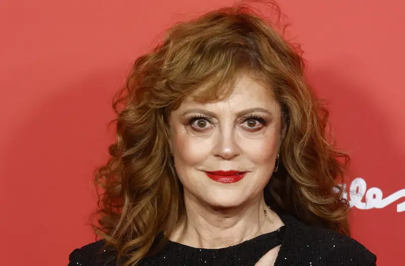 cortes de pelo rizado para mujeres de 60 años Susan Sarandon