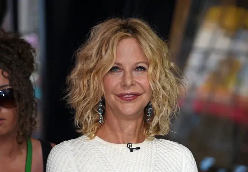 cortes pelo rizado mujeres 60 años  Meg Ryan