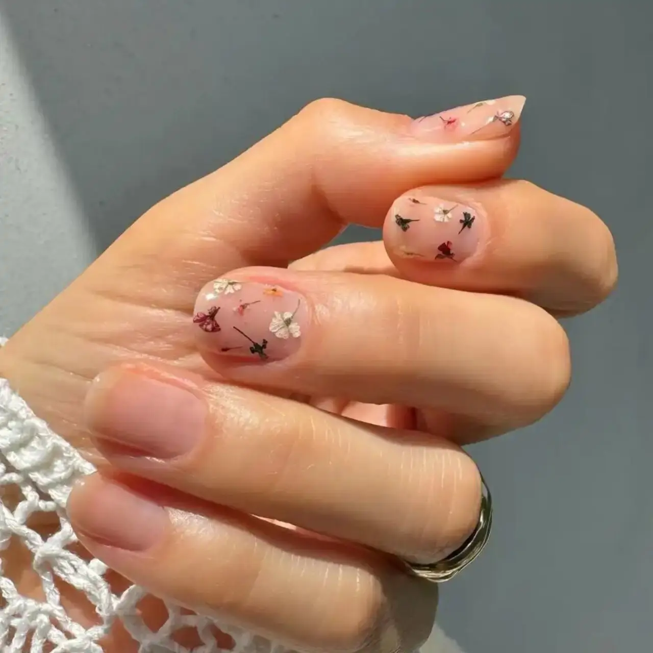 Uñas redondas cortas ideas elegantes y en tendencia 