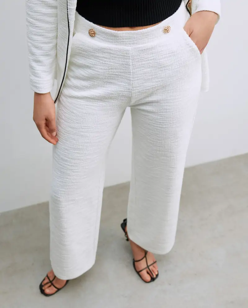 pantalon blanco con textura sfera