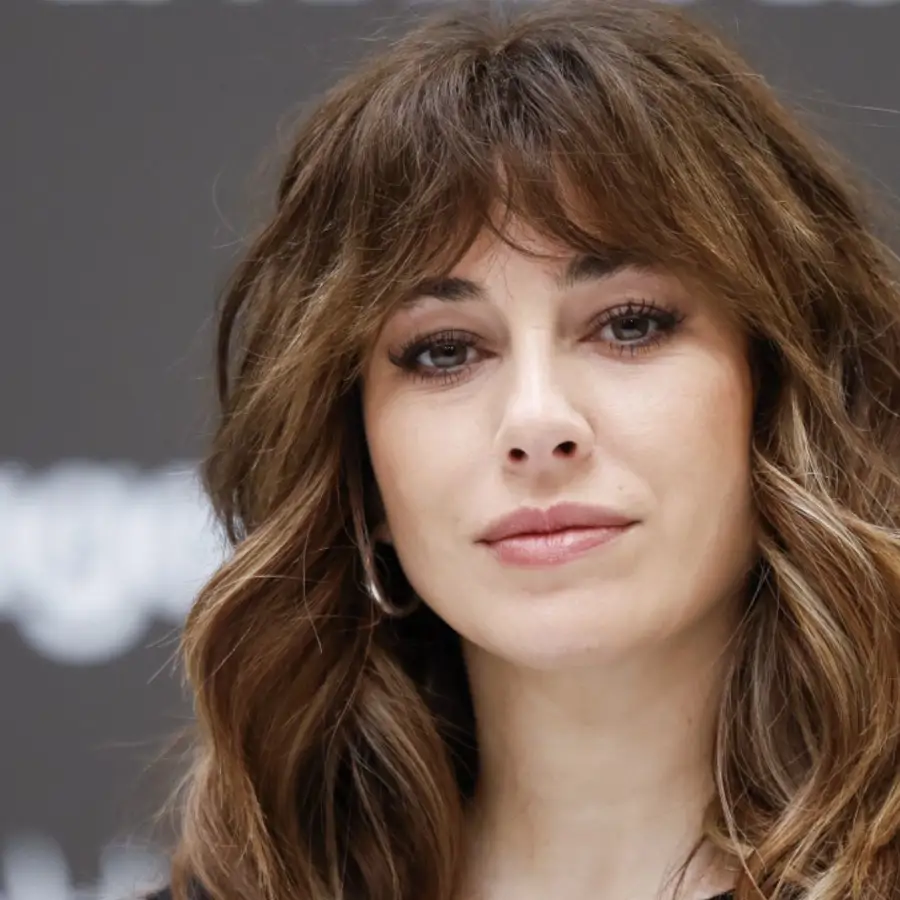 Si tuviera el pelo largo, elegiría el corte de pelo "tipo mariposa" de Blanca Suárez: perfecto para caras redondas y cabello ondulado