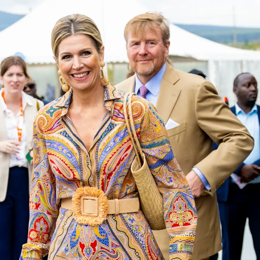 El look "de safari" de Máxima de Holanda en Kenia: con alpargatas españolas y vestido camisero con estampado étnico