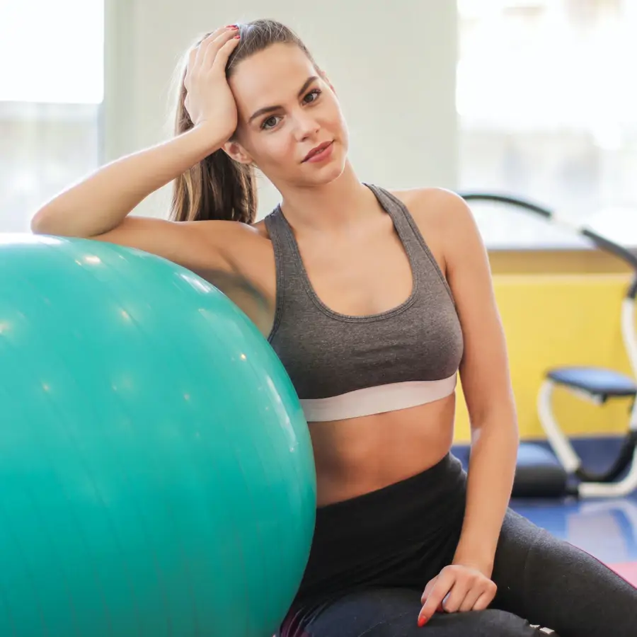 Adiós al pilates tradicional: el "bird dog" es el ejercicio efectivo que tonifica abdomen y define glúteos "independientemente de la edad"