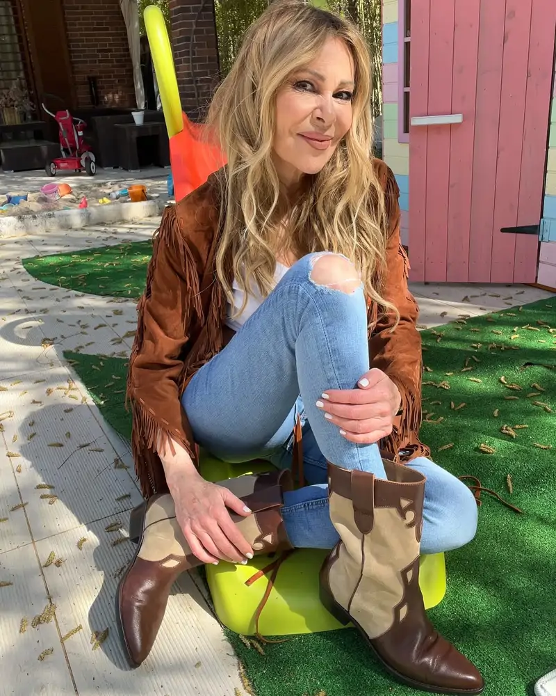 Ana Obregón con vaqueros y botas 