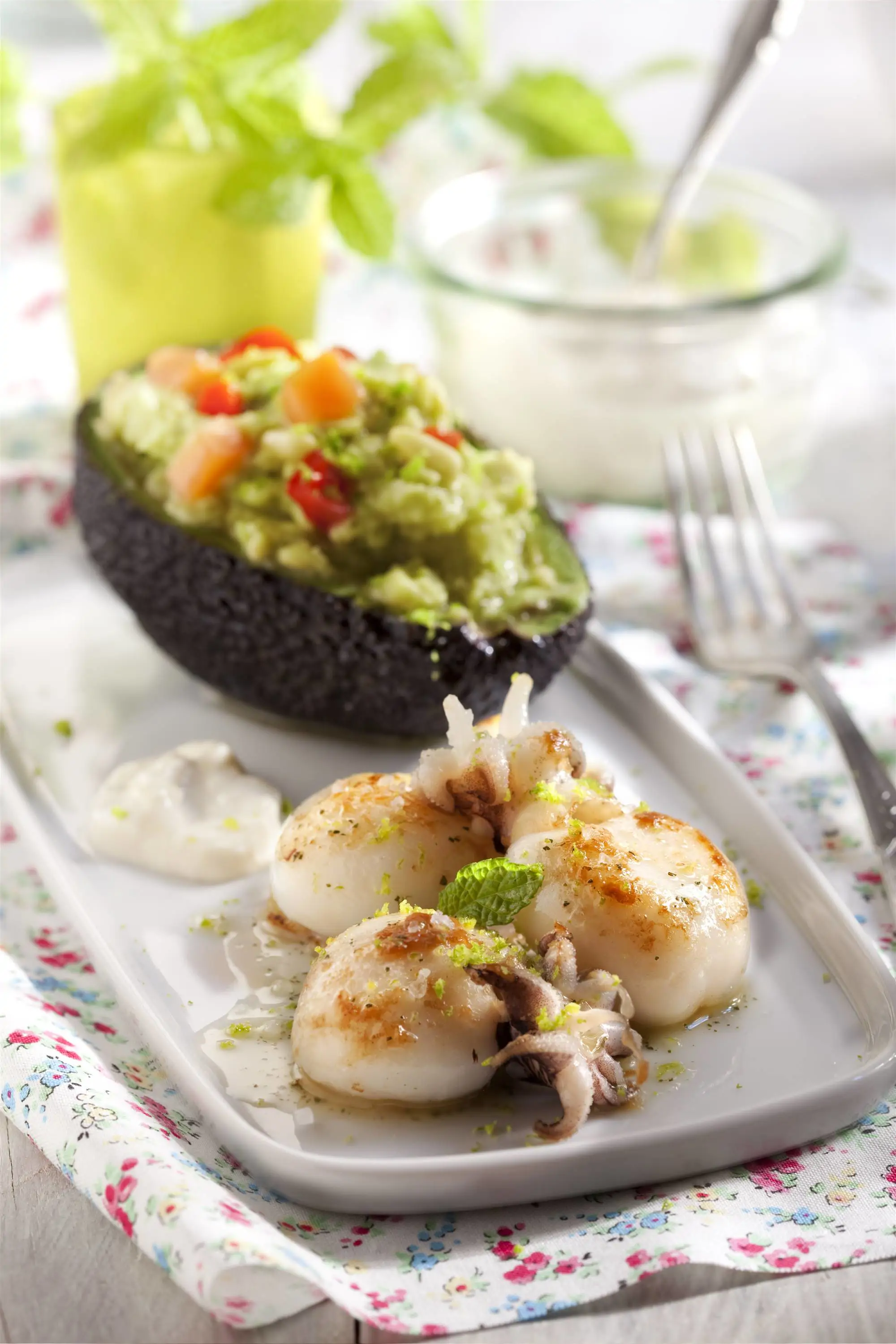 Chipirones a la plancha con aguacate