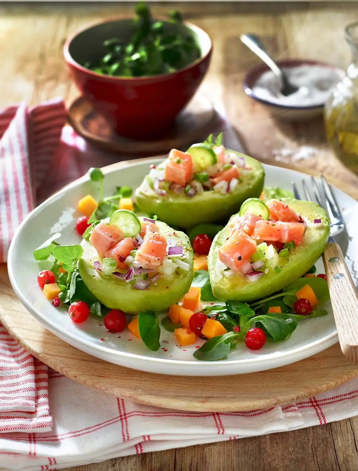 recetas de aguacates rellenos de salmon