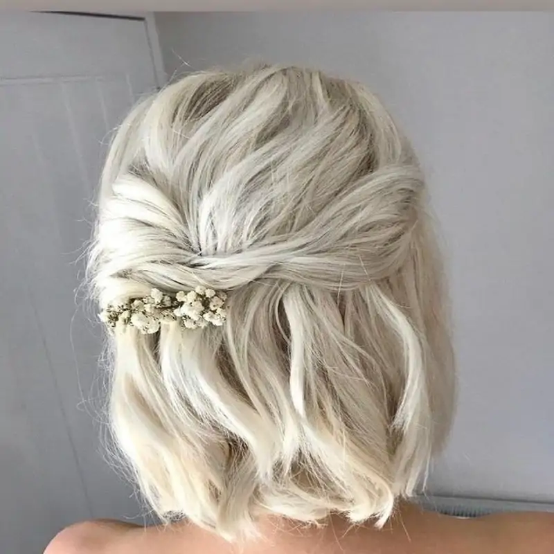 Semirrecogido con textura peinados con ondas pelo corto boda