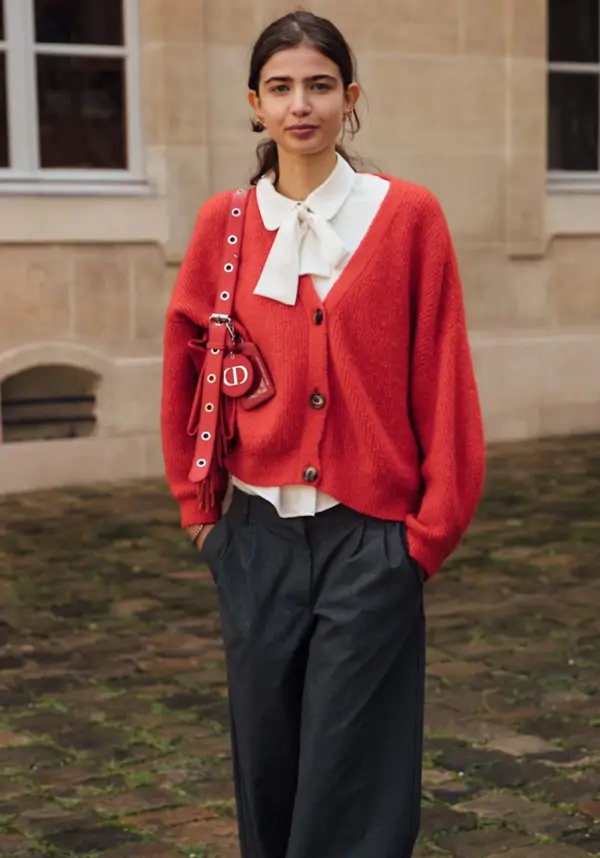 Zara tiene los pantalones extra elegantes que adoran las andaluzas para combinar con chaquetita de punto en 'el Puente de Mayo'