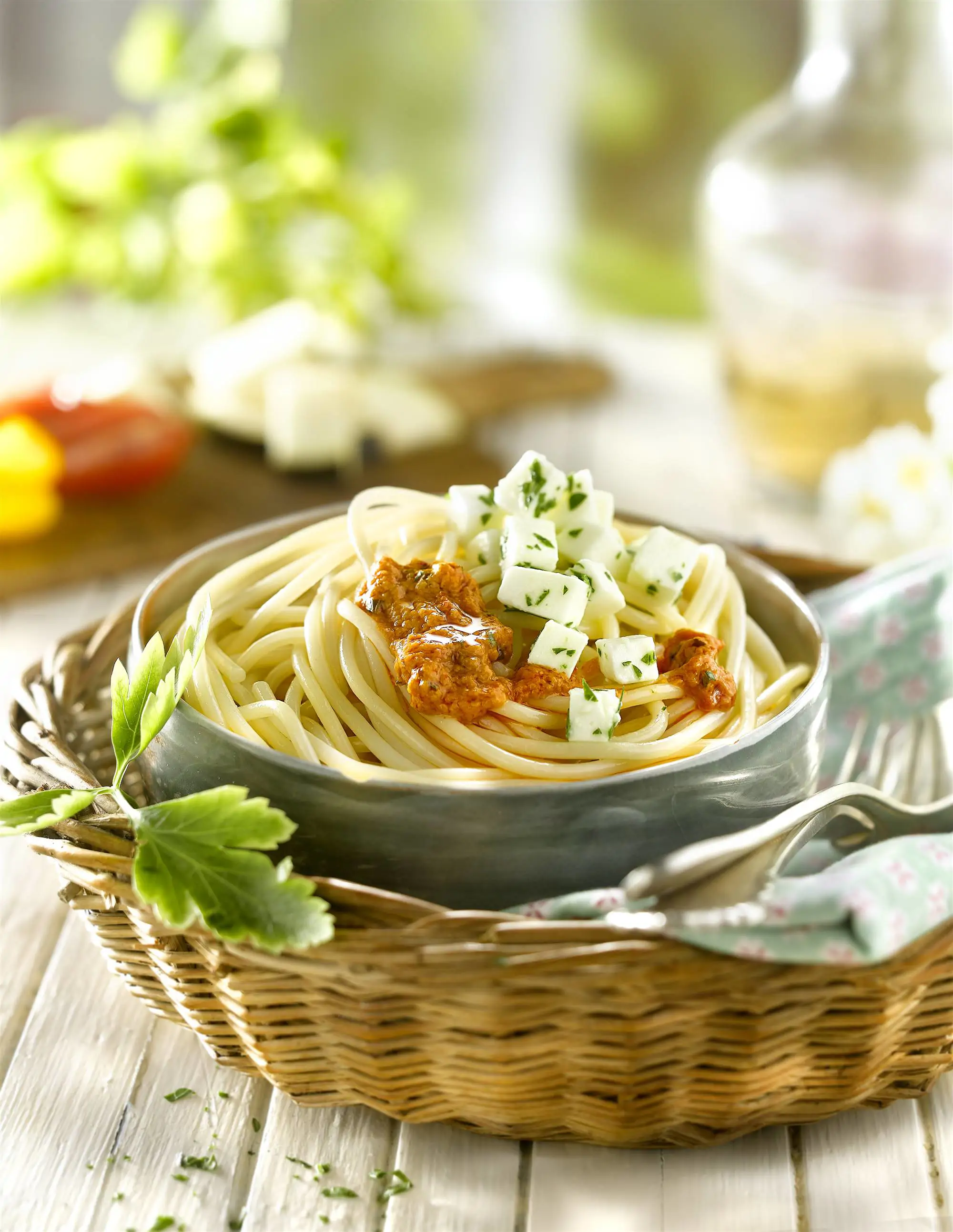salsas para pasta Espaguetis con salsa de berenjenas y tomates