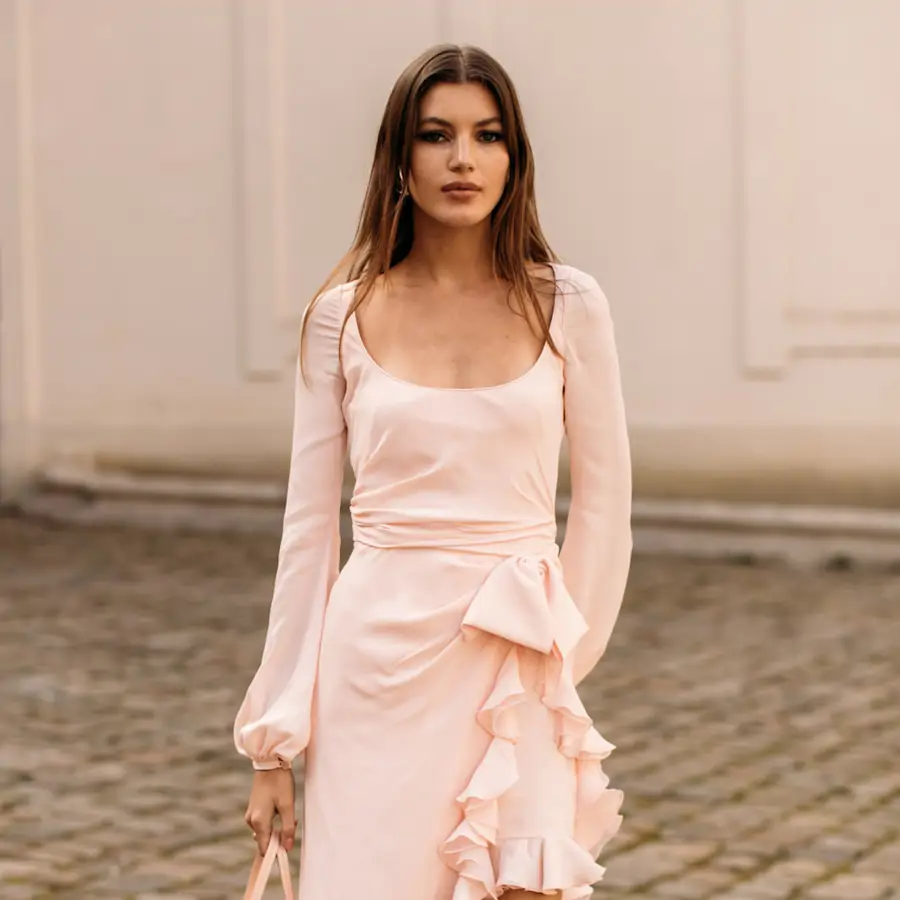 Nueva temporada en Zara: 10 vestidos de fiesta que te visten de día y de noche independientemente del zapato que lleves