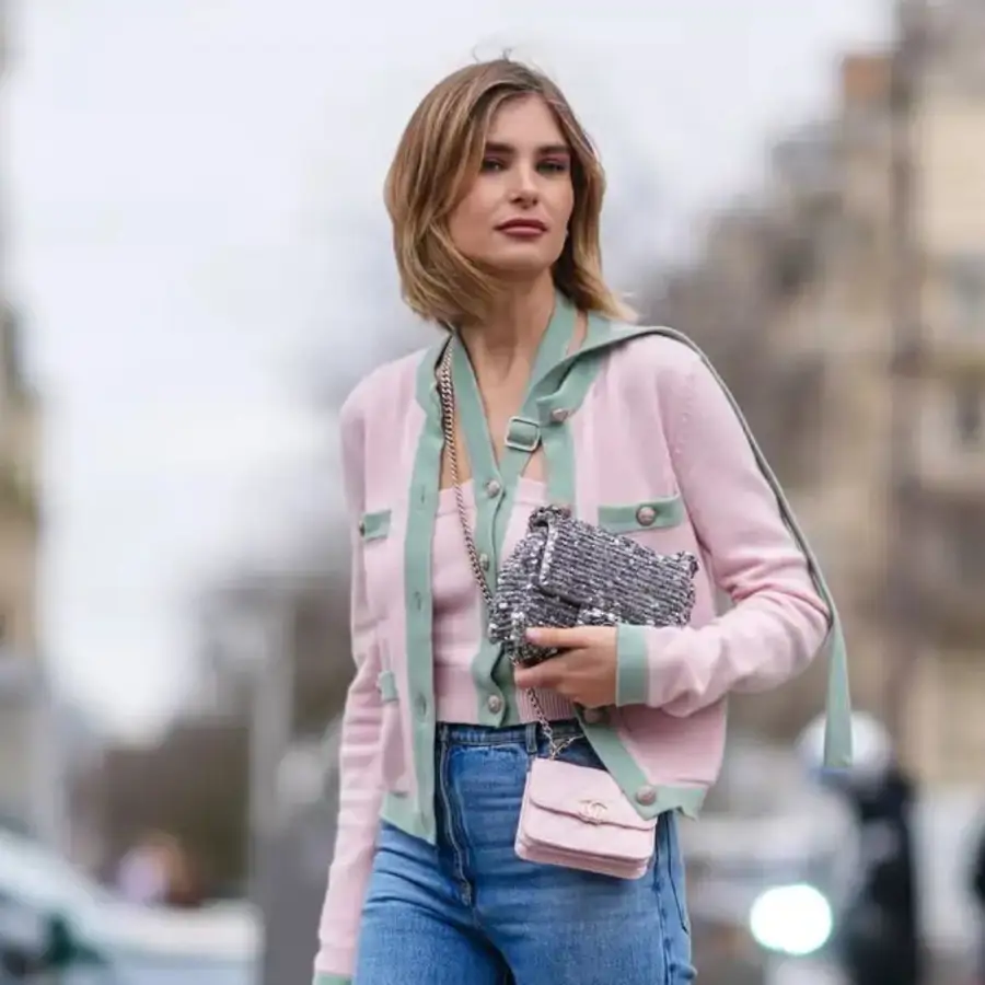 Entré a Zara a por un pantalón de lino y salí con esta chaqueta de punto calado de la sección 'Kids' por 23€