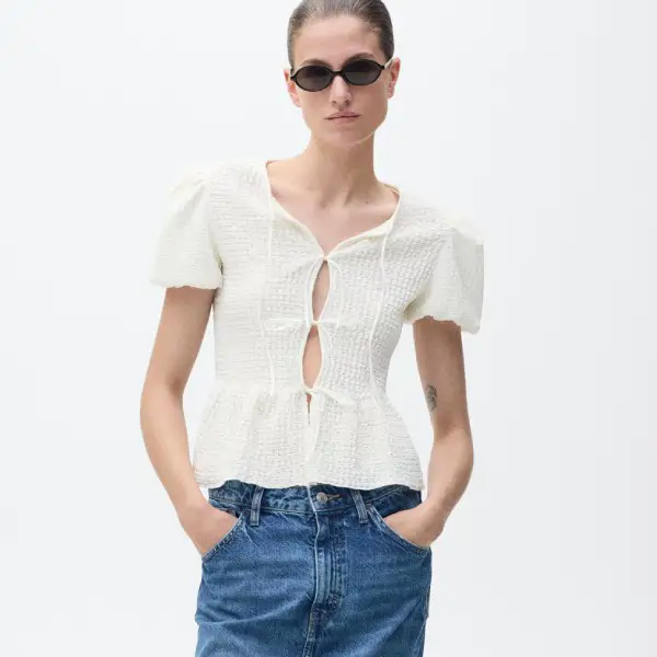 Blusa con textura y lazos
