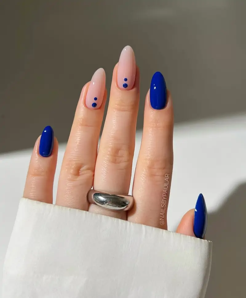 diseños de uñas azules decoradas