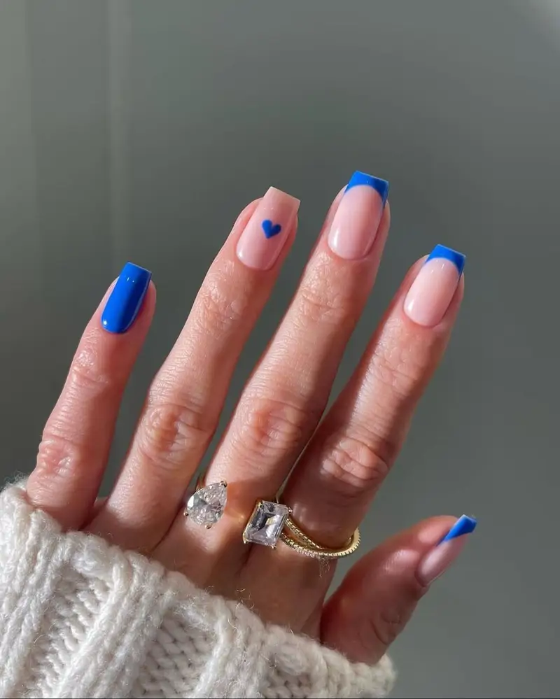 diseños de uñas azules decoradas