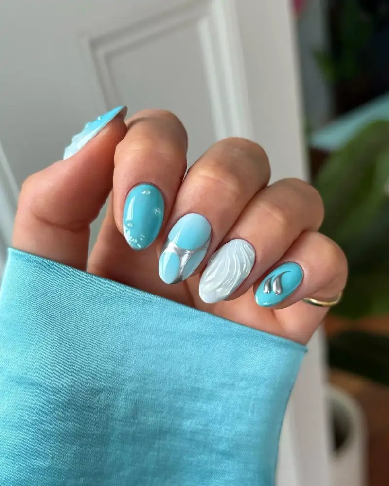 diseños de uñas azules decoradas