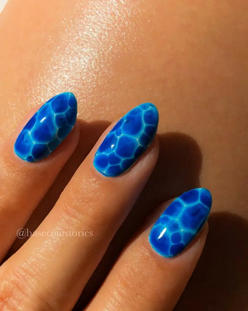 diseños de uñas azules decoradas