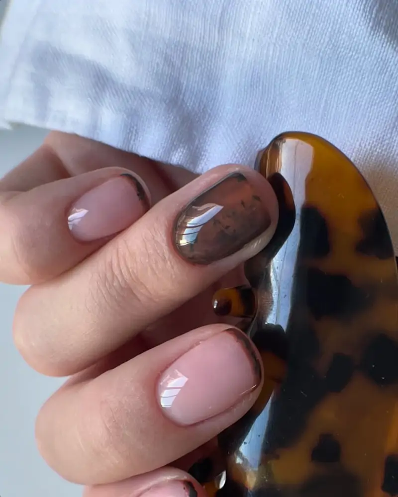 Efecto carey ideas de manicura francesa para uñas redondas