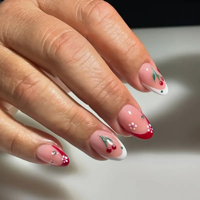 ideas de manicura francesa para uñas redondas cerezas