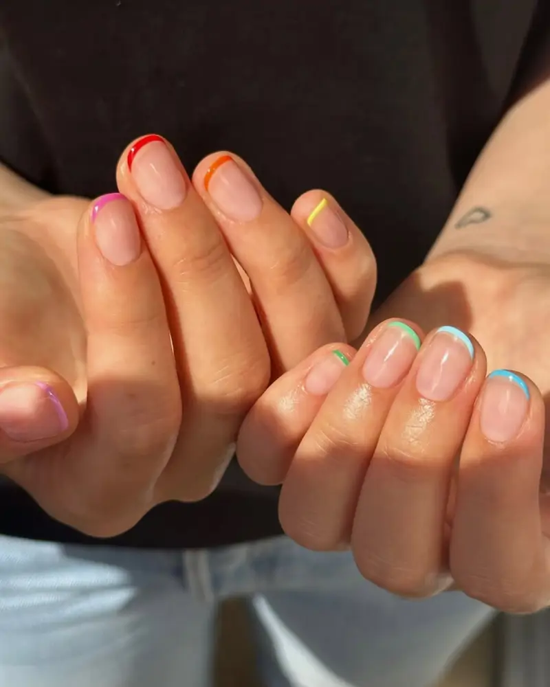 ideas de manicura francesa para uñas redondas
