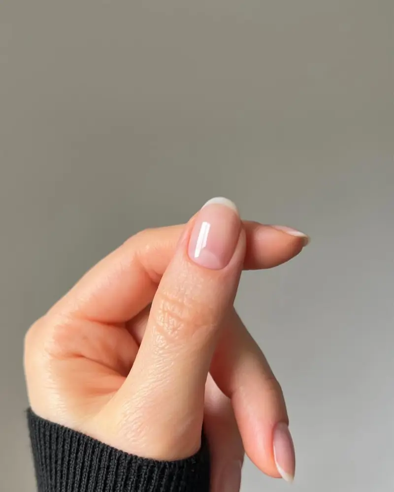 ideas de manicura francesa para uñas redondas