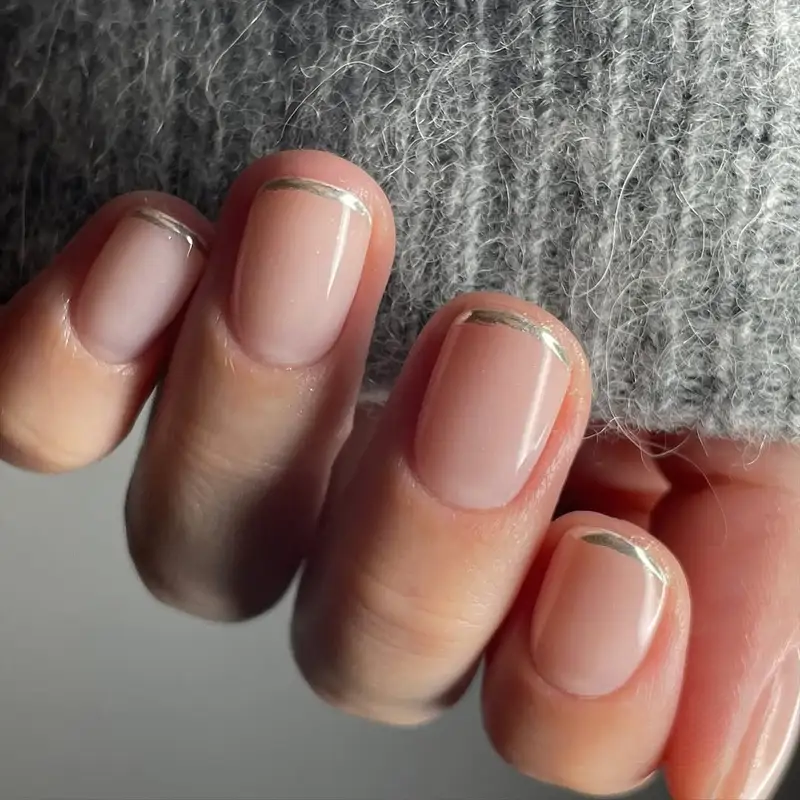 ideas de manicura francesa para uñas redondas