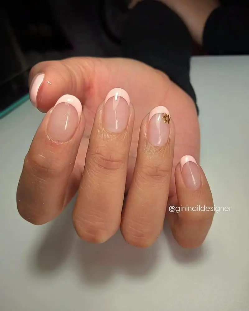 ideas de manicura francesa para uñas redondas
