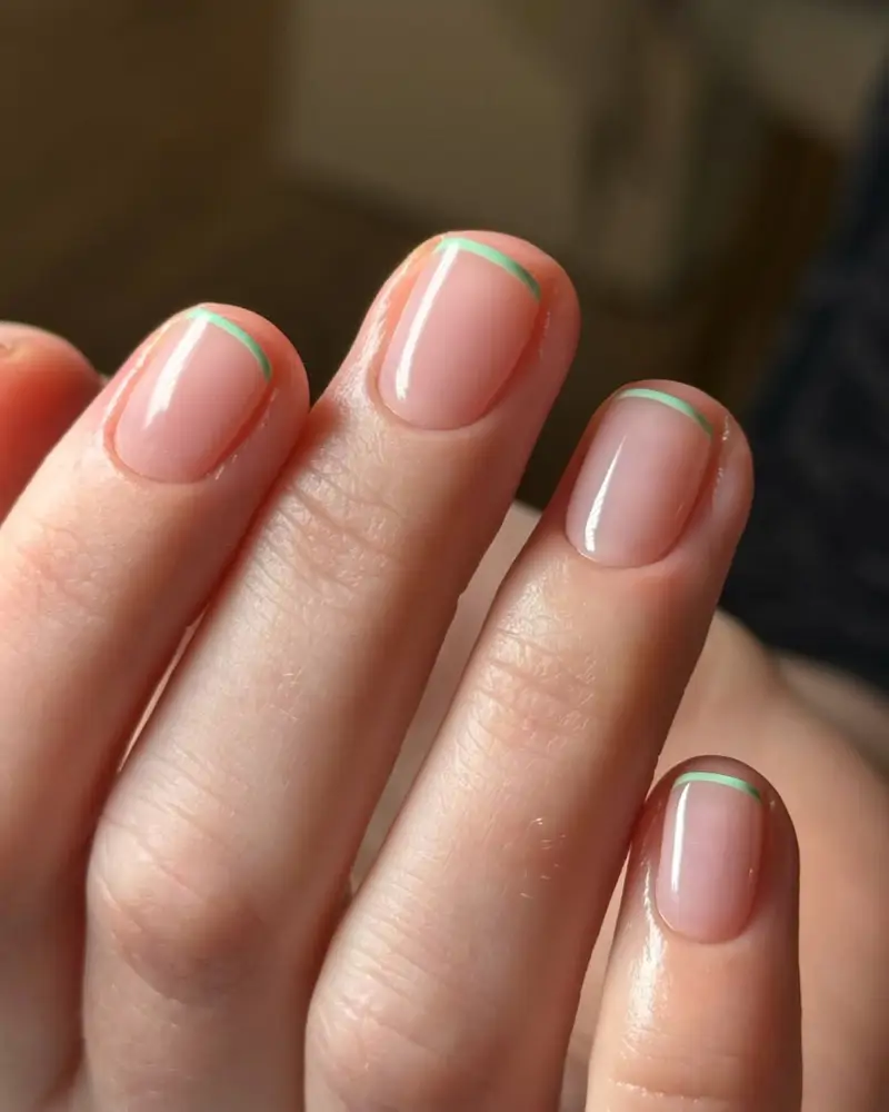 Micro french ideas de manicura francesa para uñas redondas