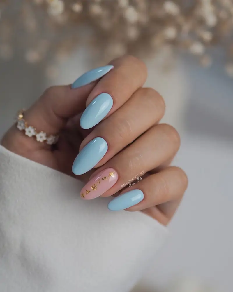 Uñas azul pastel primavera diseños elegantes
