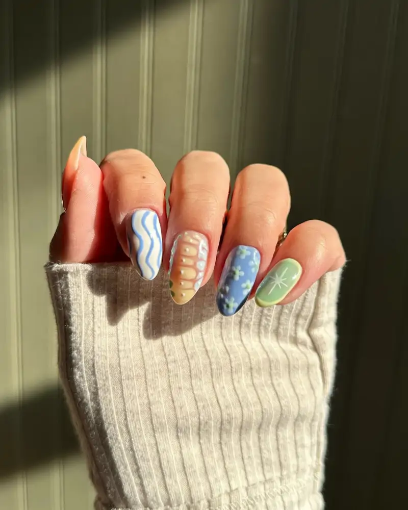 Uñas azul pastel primavera diseños elegantes