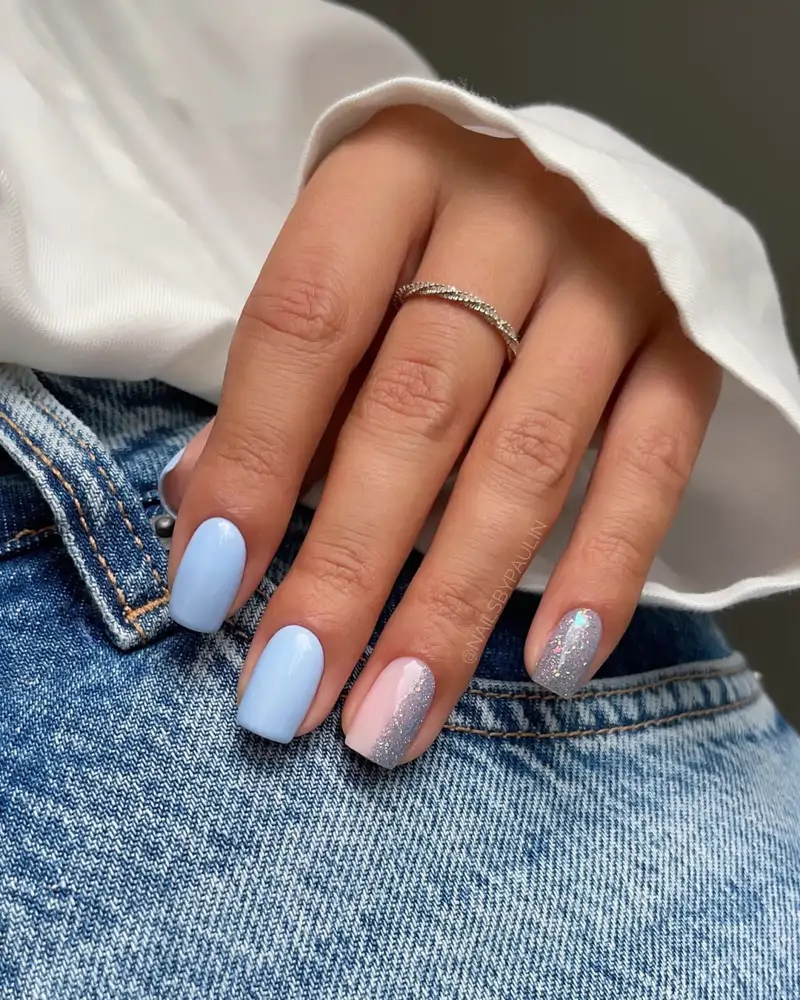 Uñas azul pastel primavera diseños elegantes